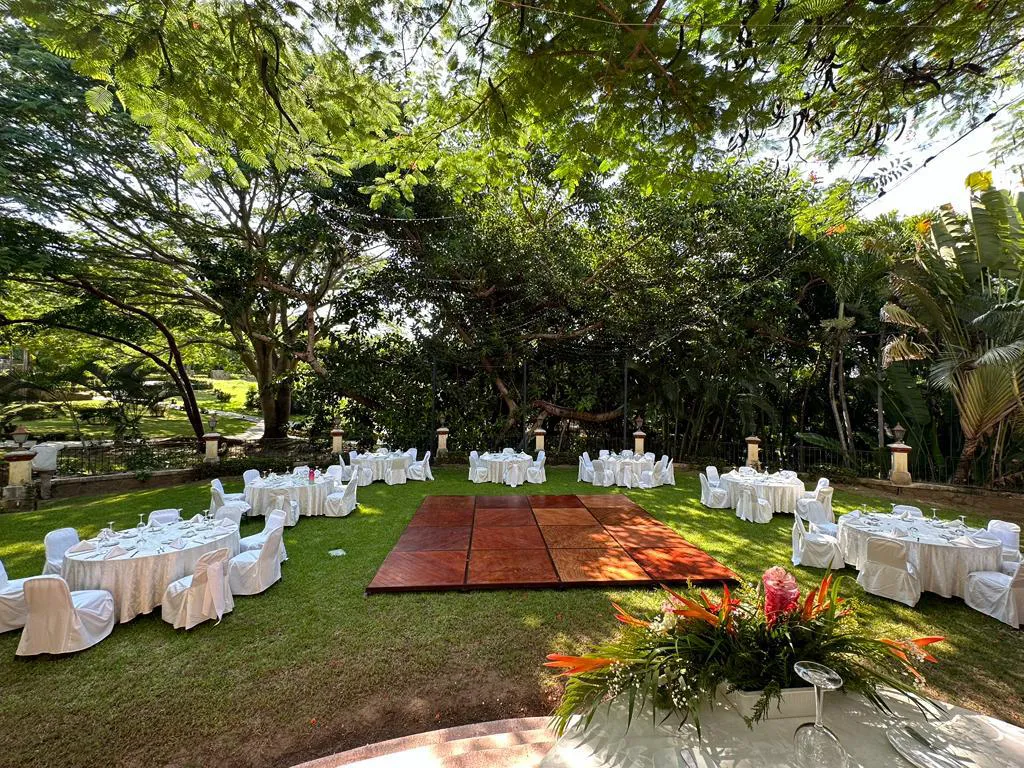 bodas y eventos en hotel isla navidad resort manzanillo frente a barra de navidad