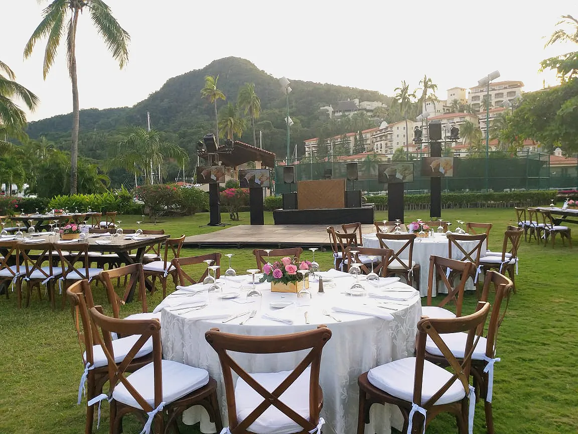 bodas y eventos en hotel isla navidad resort manzanillo frente a barra de navidad